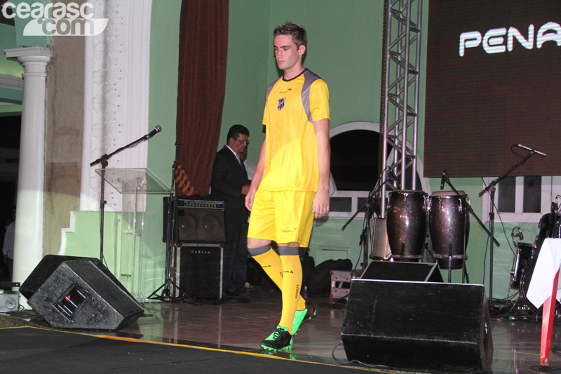 [02-06] Lançamento do Uniforme Penalty 2012 - 1