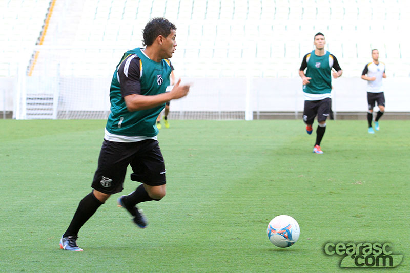 [19-08] Treino coletivo - Castelão - 14
