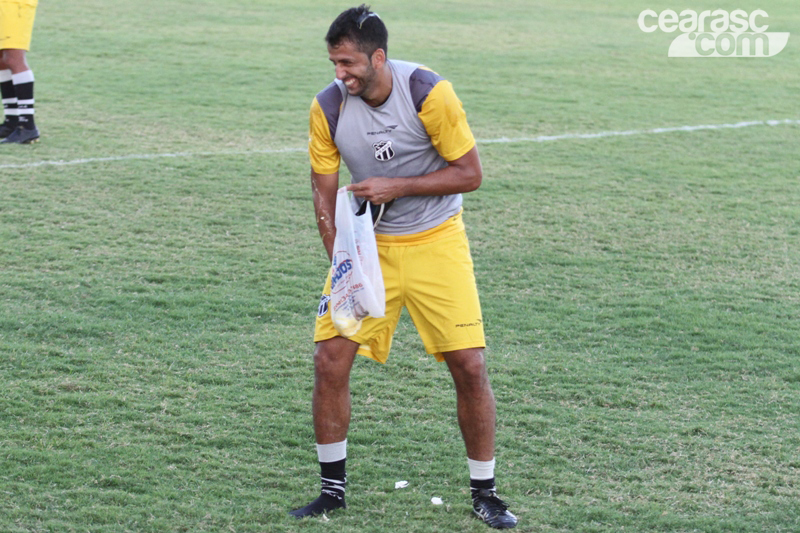 [28-03] Heleno recebe presente dos companheiros - 10