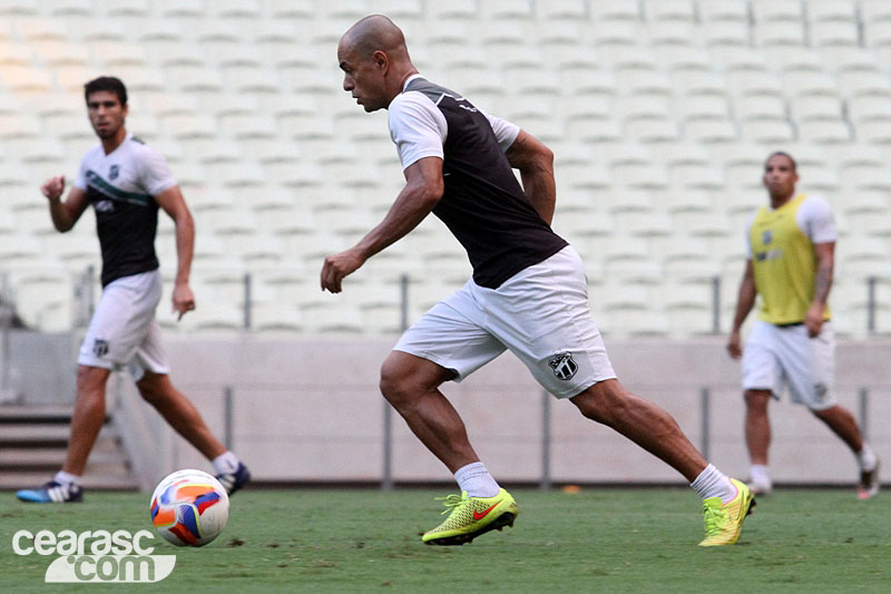 [25-11] Treino coletivo - Castelão - 10