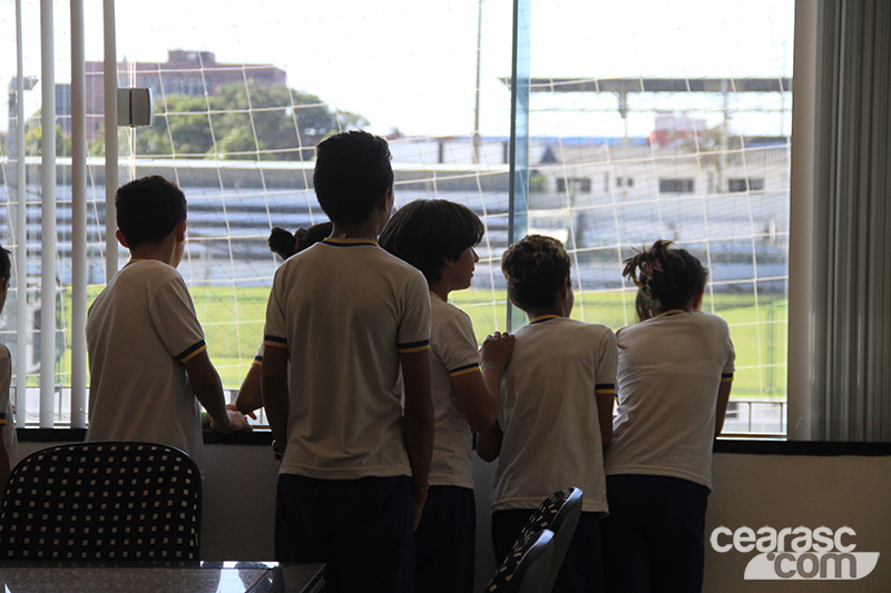 [02-10] - Alunos de Escola de Uruburetama visitam sede do Vozao - 5