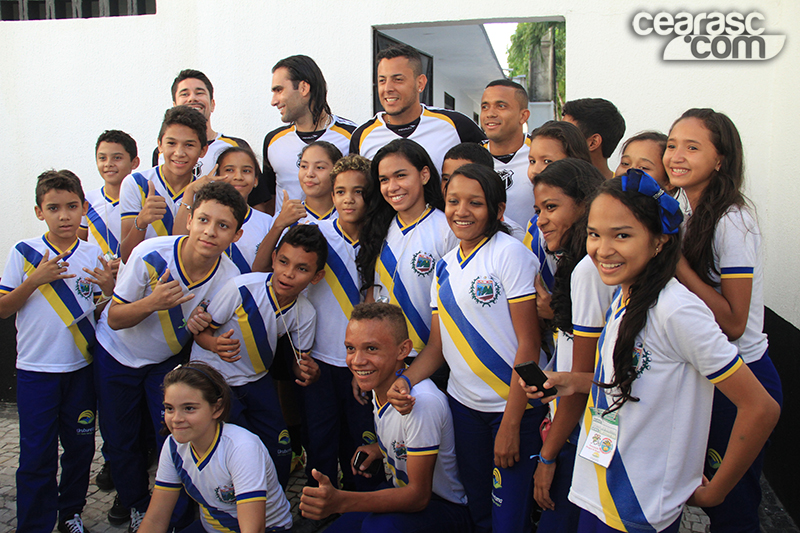 [02-10] - Alunos de Escola de Uruburetama visitam sede do Vozão - 02 - 15