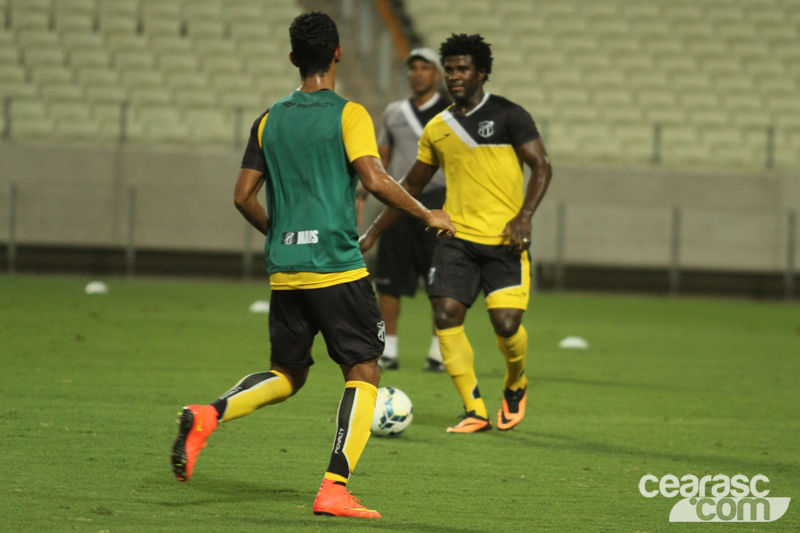 [12-08] Treino coletivo - Castelão - 24