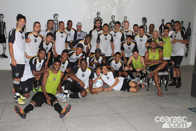 [29-11] Elenco alvinegro visita Centro Cultural - 5