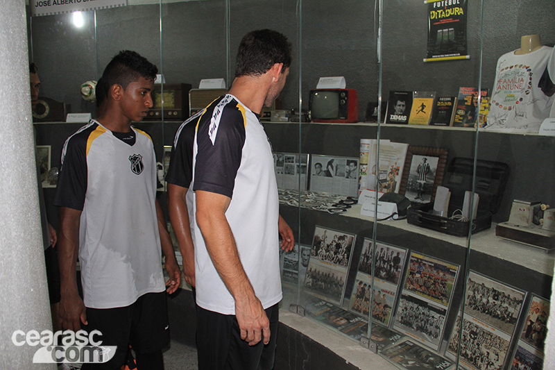 [29-11] Elenco alvinegro visita Centro Cultural - 6