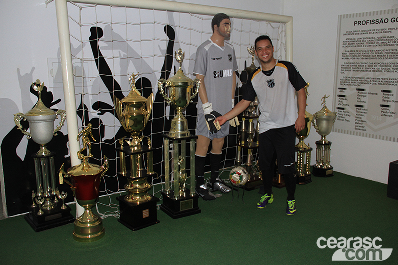 [29-11] Elenco alvinegro visita Centro Cultural - 9