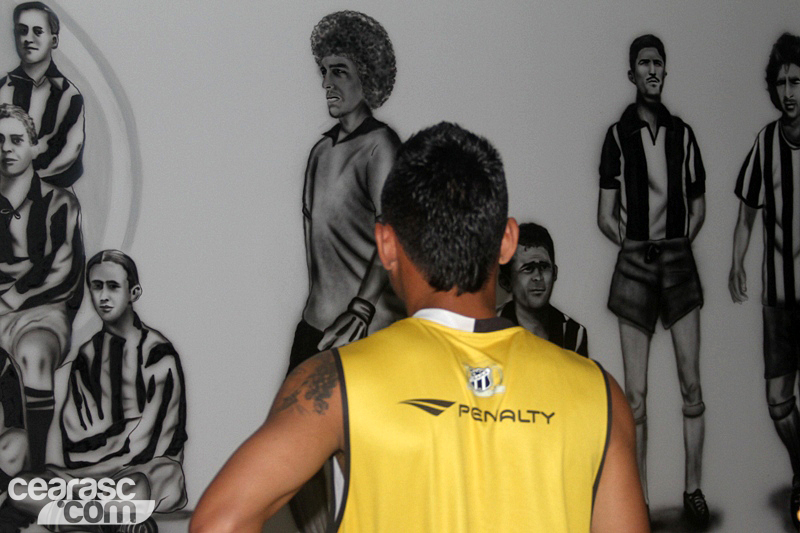 [06-01] Elenco do Ceará visita Centro Cultural - 2