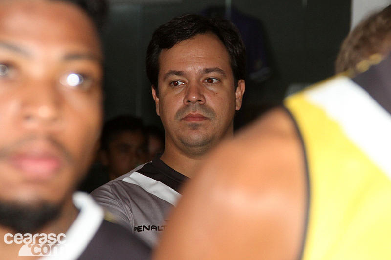 [06-01] Elenco do Ceará visita Centro Cultural - 8