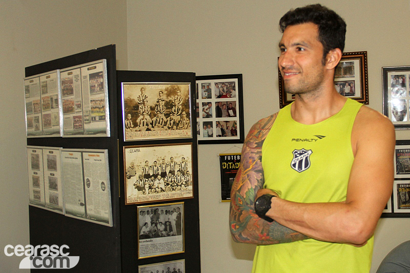 [06-01] Elenco do Ceará visita Centro Cultural - 20