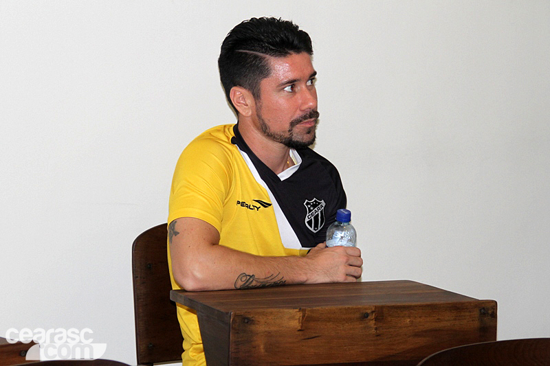 [06-01] Elenco do Ceará visita Centro Cultural2 - 5