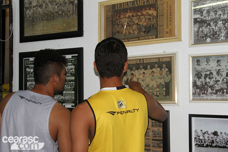 [06-01] Elenco do Ceará visita Centro Cultural2 - 20