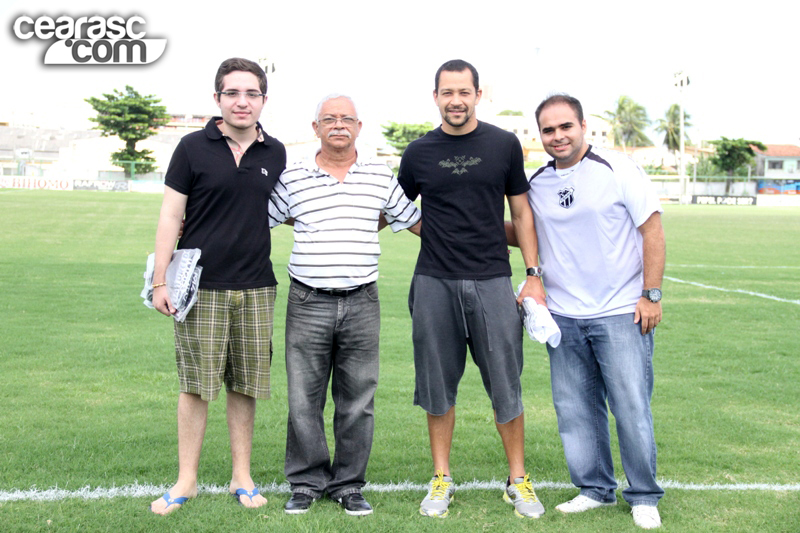 [20-07] Mesatenista Thiago Monteiro visita a sede do Vozão - 14