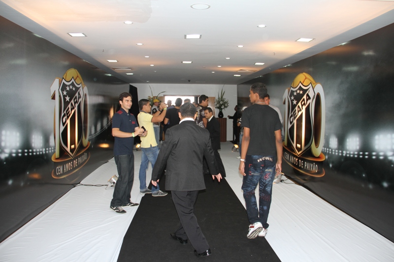 [30-01] Lançamento dos novos uniformes alvinegros com Nicole Bahls - 01 - 2