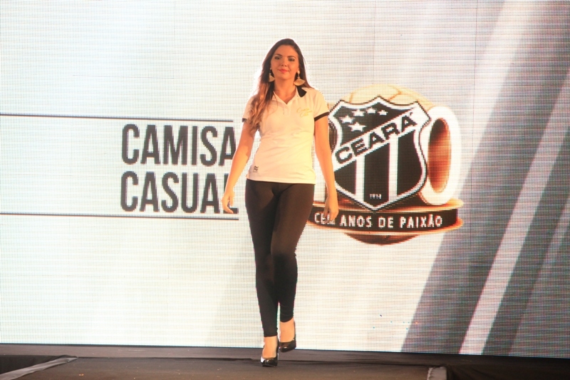 [30-01] Lançamento dos novos uniformes com Nicole Bahls - Desfile - 01 - 5