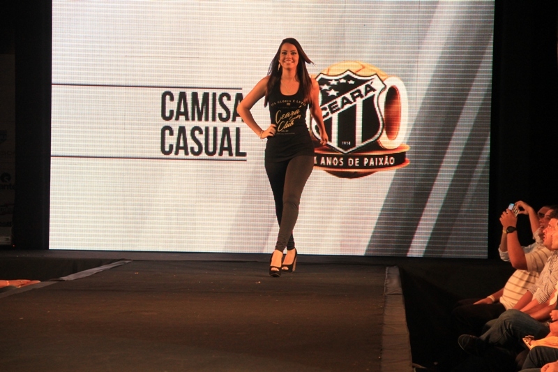 [30-01] Lançamento dos novos uniformes com Nicole Bahls - Desfile - 01 - 9