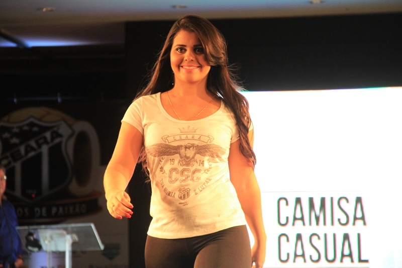 [30-01] Lançamento dos novos uniformes com Nicole Bahls - Desfile - 01 - 15
