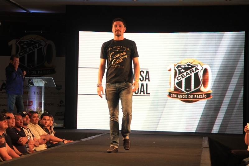 [30-01] Lançamento dos novos uniformes com Nicole Bahls - Desfile - 01 - 18