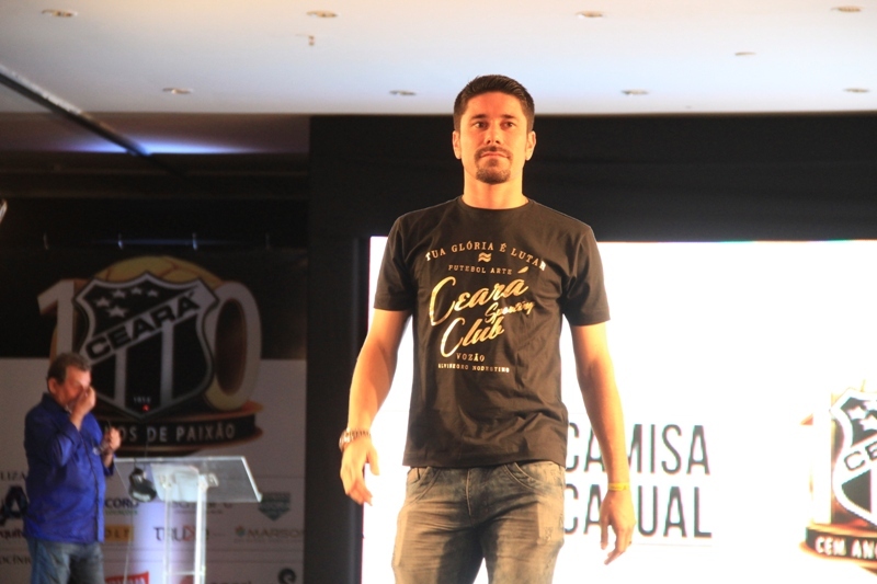 [30-01] Lançamento dos novos uniformes com Nicole Bahls - Desfile - 01 - 19