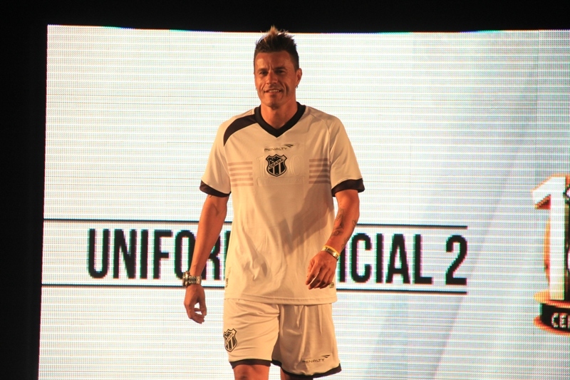 [30-01] Lançamento dos novos uniformes com Nicole Bahls - Desfile - 01 - 40