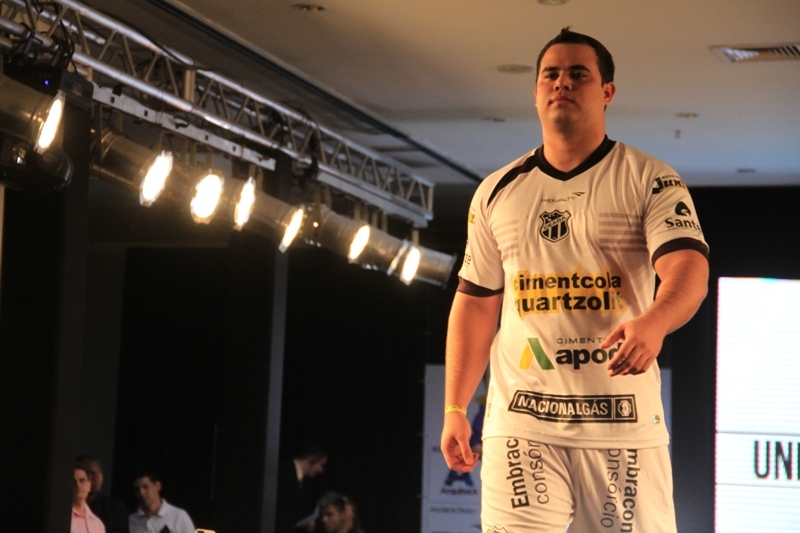 [30-01] Lançamento dos novos uniformes com Nicole Bahls - Desfile - 01 - 45