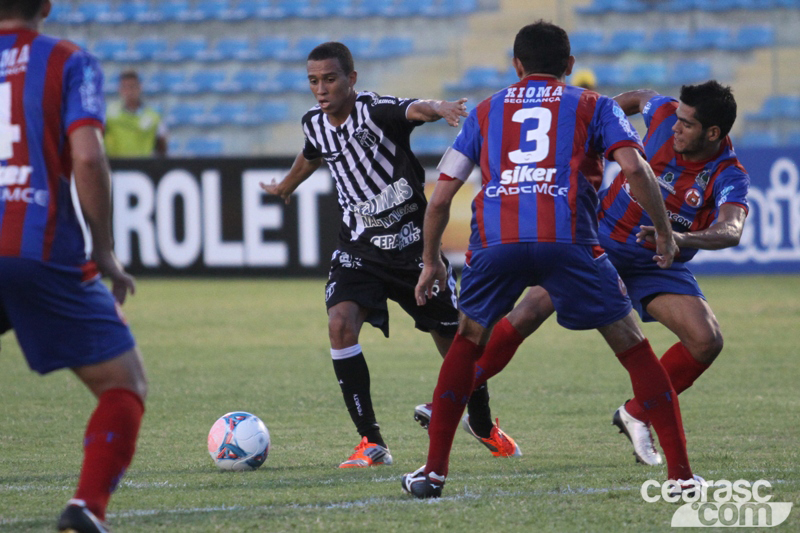 [10-03] Ceará 4 x 0 Tiradentes - 02 - 18