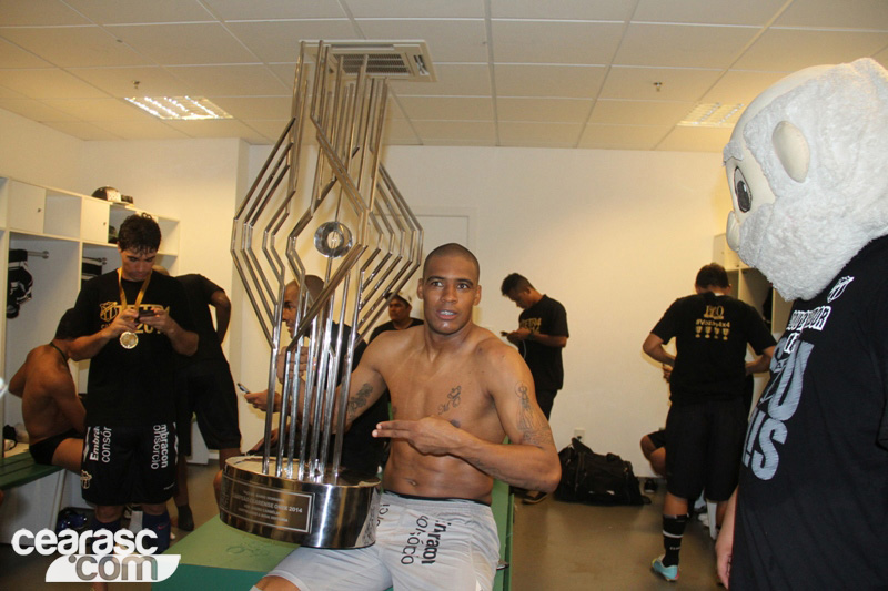 [23-04] Ceará 0 x 0 Fortaleza - Comemoração - Vestiário - 1