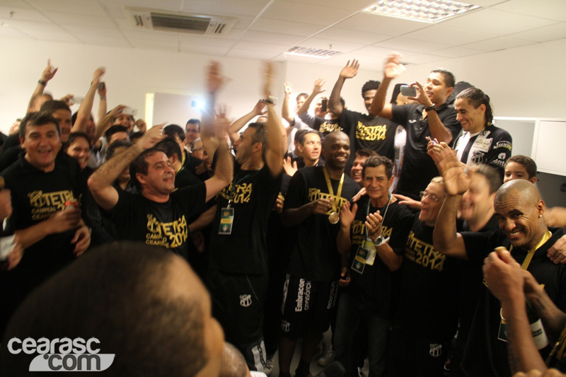 [23-04] Ceará 0 x 0 Fortaleza - Comemoração - Vestiário - 3
