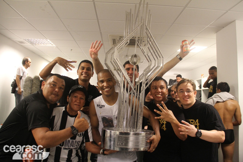 [23-04] Ceará 0 x 0 Fortaleza - Comemoração - Vestiário - 8