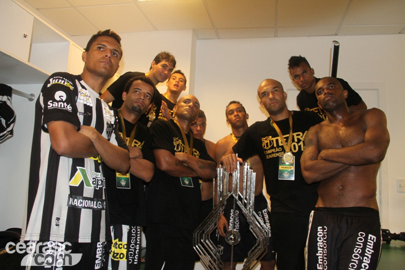 [23-04] Ceará 0 x 0 Fortaleza - Comemoração - Vestiário - 14