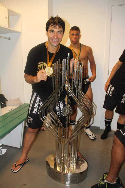 [23-04] Ceará 0 x 0 Fortaleza - Comemoração - Vestiário - 15