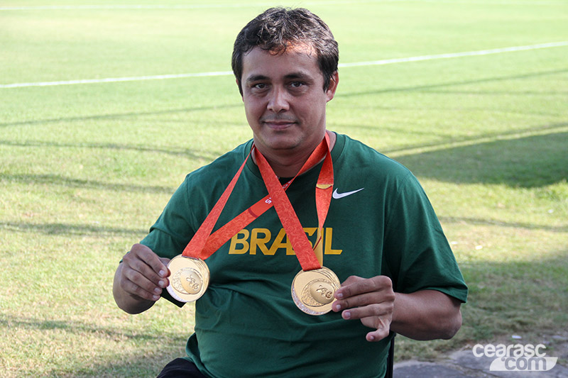 [22-08] Mesatenista David Freitas visita sede - 1