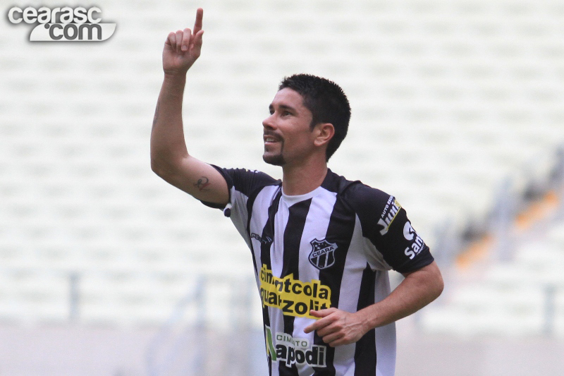 Momentos do meia Ricardinho no Vozão - 23