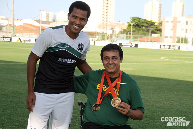 [22-08] Mesatenista David Freitas visita sede - 11