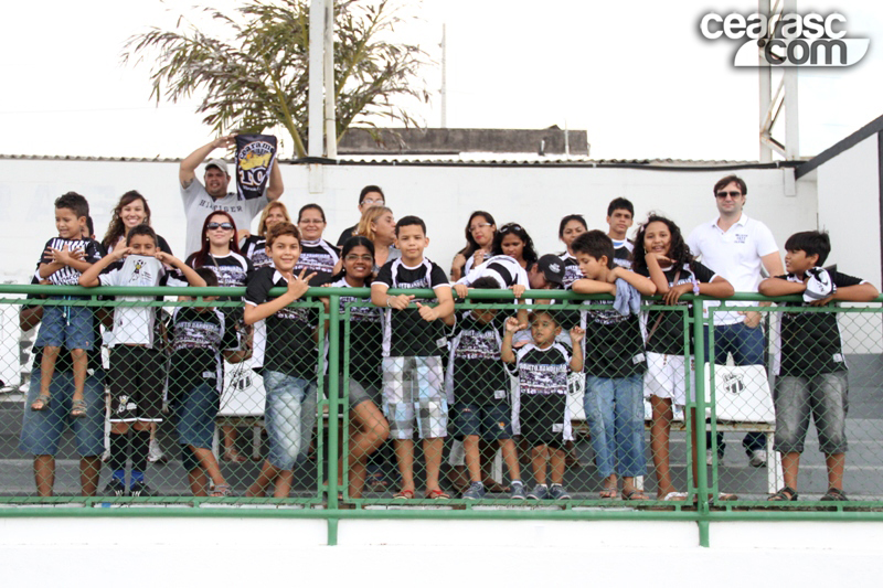 [13-04] Torcedores de Caucaia visitam sede - 17