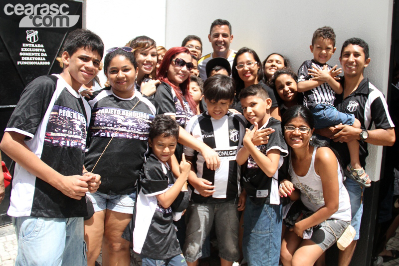 [13-04] Torcedores de Caucaia visitam sede - 24