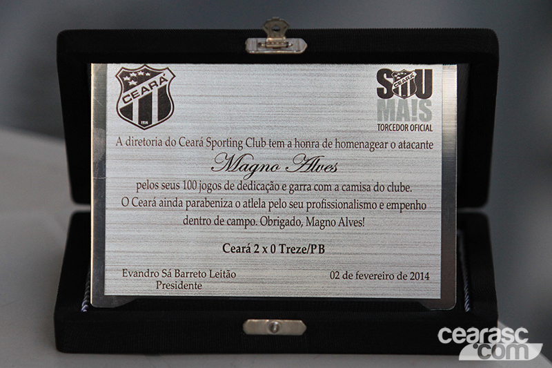 [03-02] Magno recebe placa de 100 jogos - 1