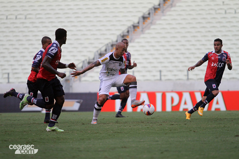 [23-08] Ceará 4 x 3 Paraná - 01 - 17