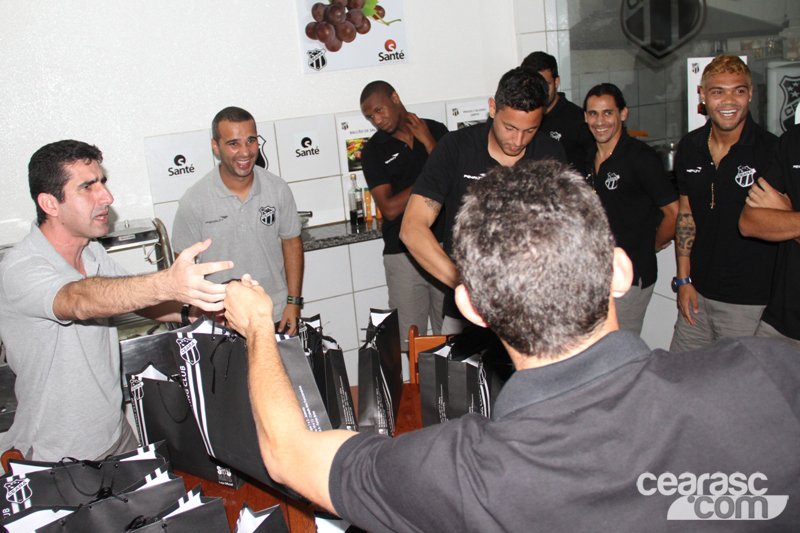 [13-04] Bí-O envia brindes para o elenco - 5