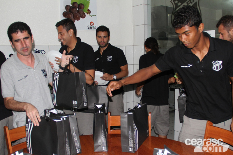 [13-04] Bí-O envia brindes para o elenco - 7