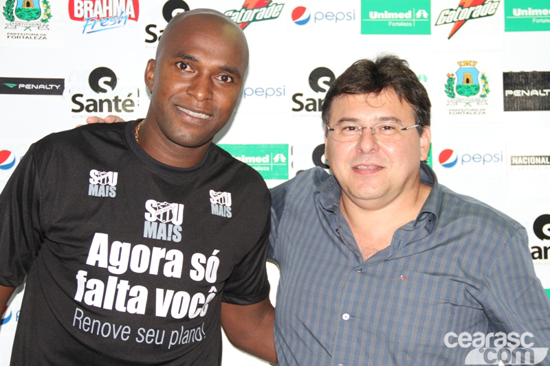 [16-05] Apresentação do atacante Itamar - 8