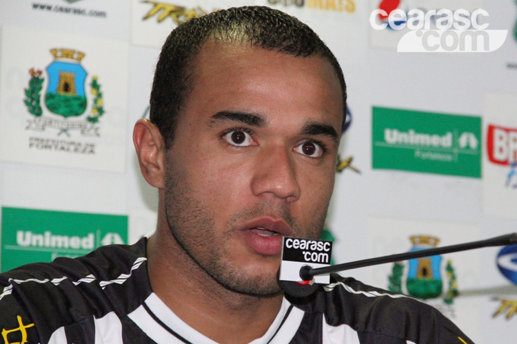 [18-07] Roger é apresentado - 12