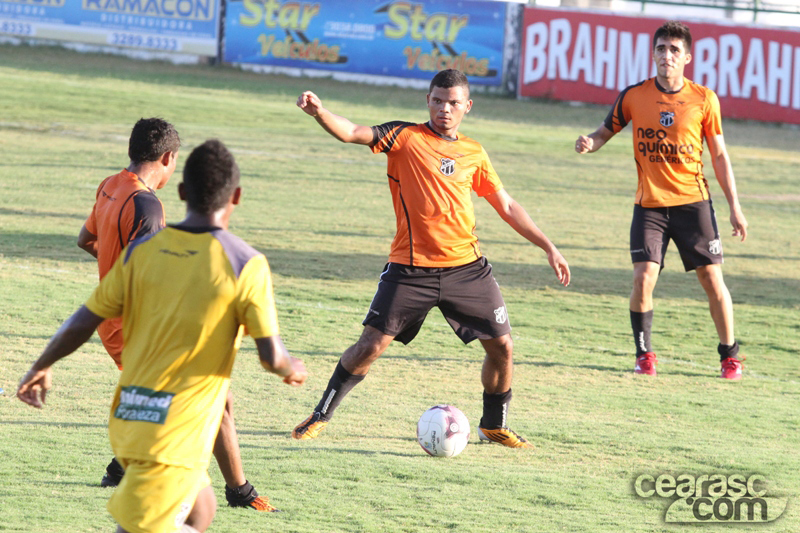 [17-10] Treino coletivo para não relacionados  + Sub-20 - 8
