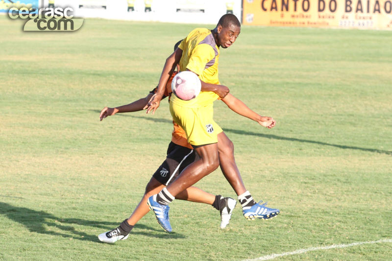 [17-10] Treino coletivo para não relacionados  + Sub-20 - 10