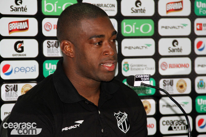 [20-06] Apresentação do Zagueiro Gustavo - 2