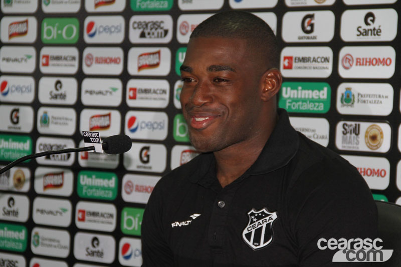 [20-06] Apresentação do Zagueiro Gustavo - 4