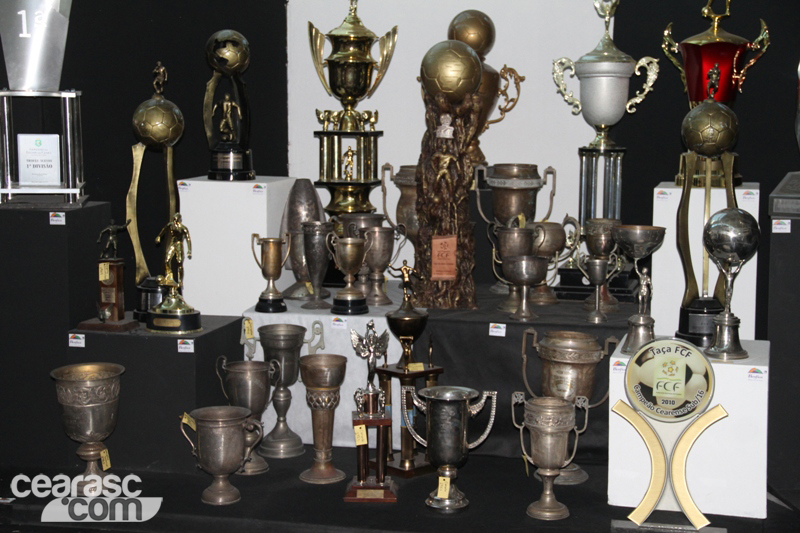 [28-07] Atacante Mota visita Exposição Clubes do Coração - 1