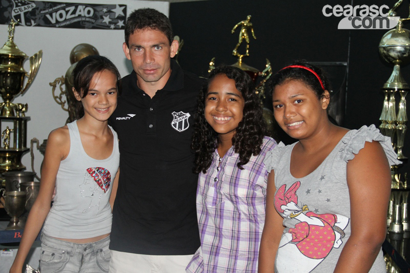 [28-07] Atacante Mota visita Exposição Clubes do Coração - 2