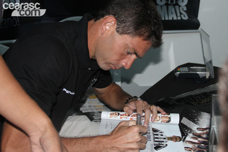 [28-07] Atacante Mota visita Exposição Clubes do Coração - 5