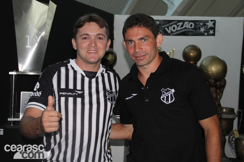 [28-07] Atacante Mota visita Exposição Clubes do Coração - 12