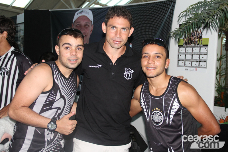 [28-07] Atacante Mota visita Exposição Clubes do Coração - 13